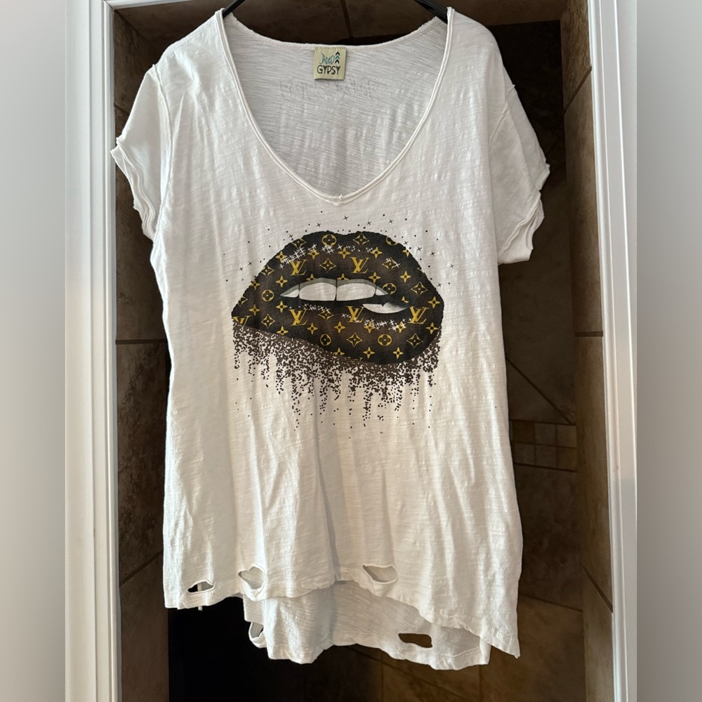The Jaded Gypsy Louis Vuitton Lips Graphic Women's Distressed Tee size L/XL